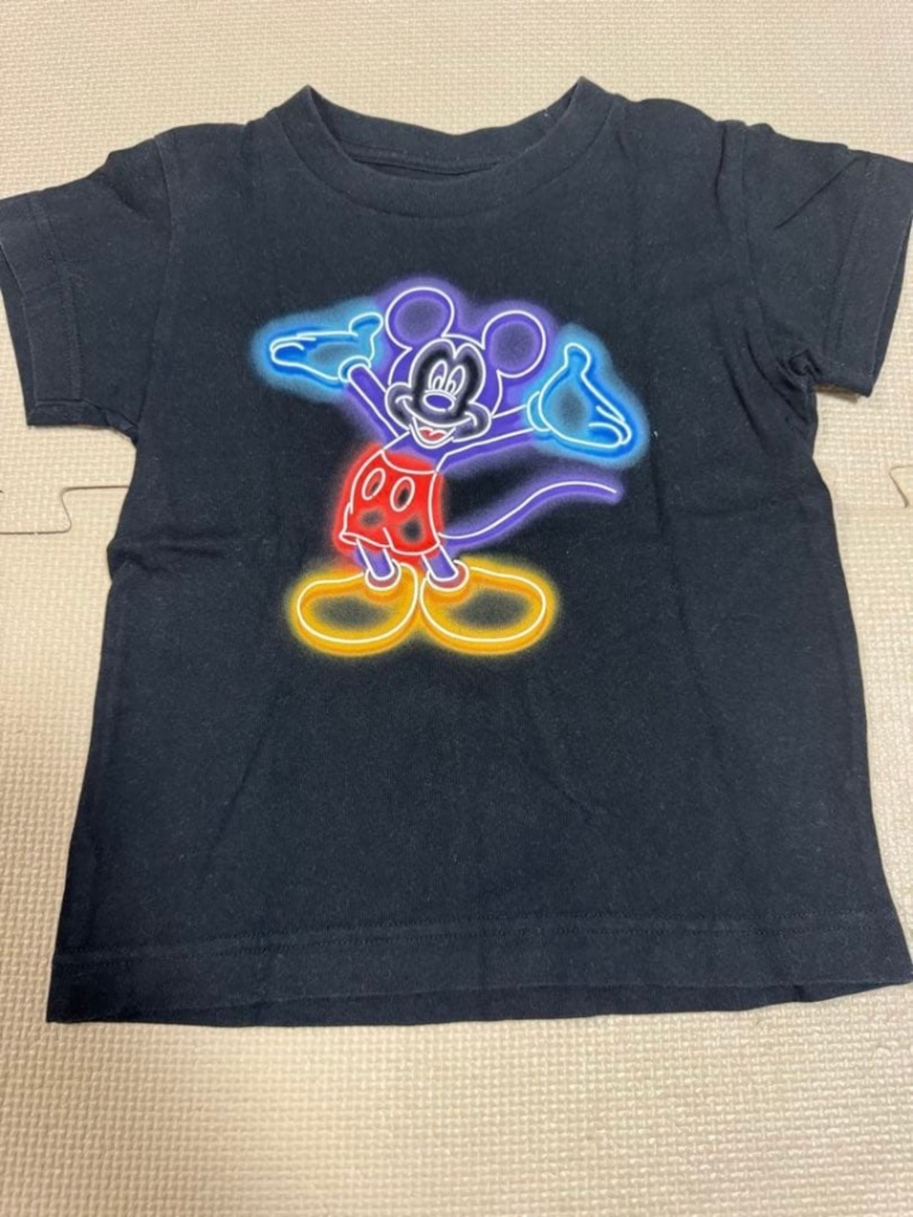 Uniqlo UT x Disney Mickey Stands graphic t-shirt Size 13 Kids